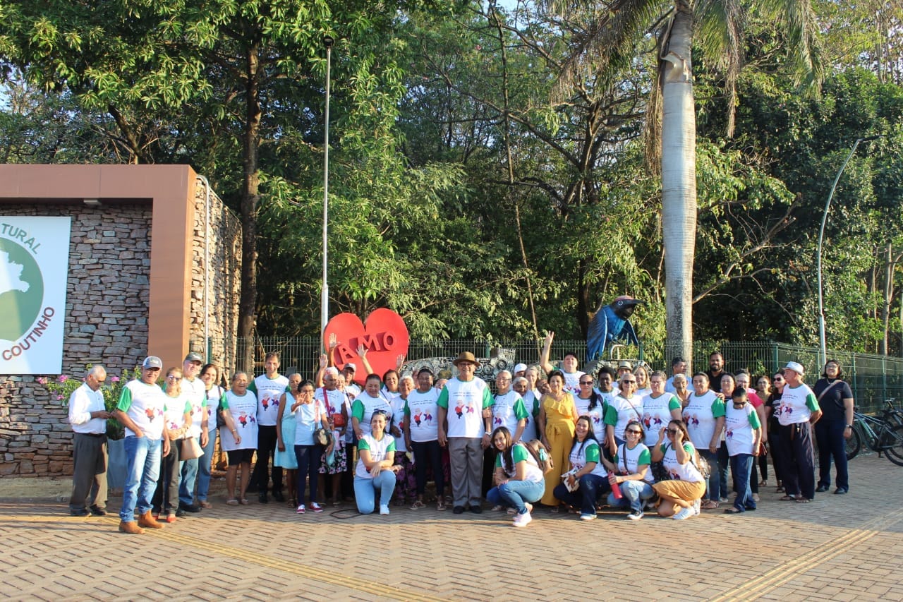 PASSEIO E CINEMA NO ENCONTRO DOS IDOSOS