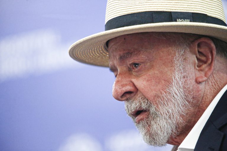 Pesquisa Ipec aponta que 62% acham que Lula não deveria se candidatar à reeleição