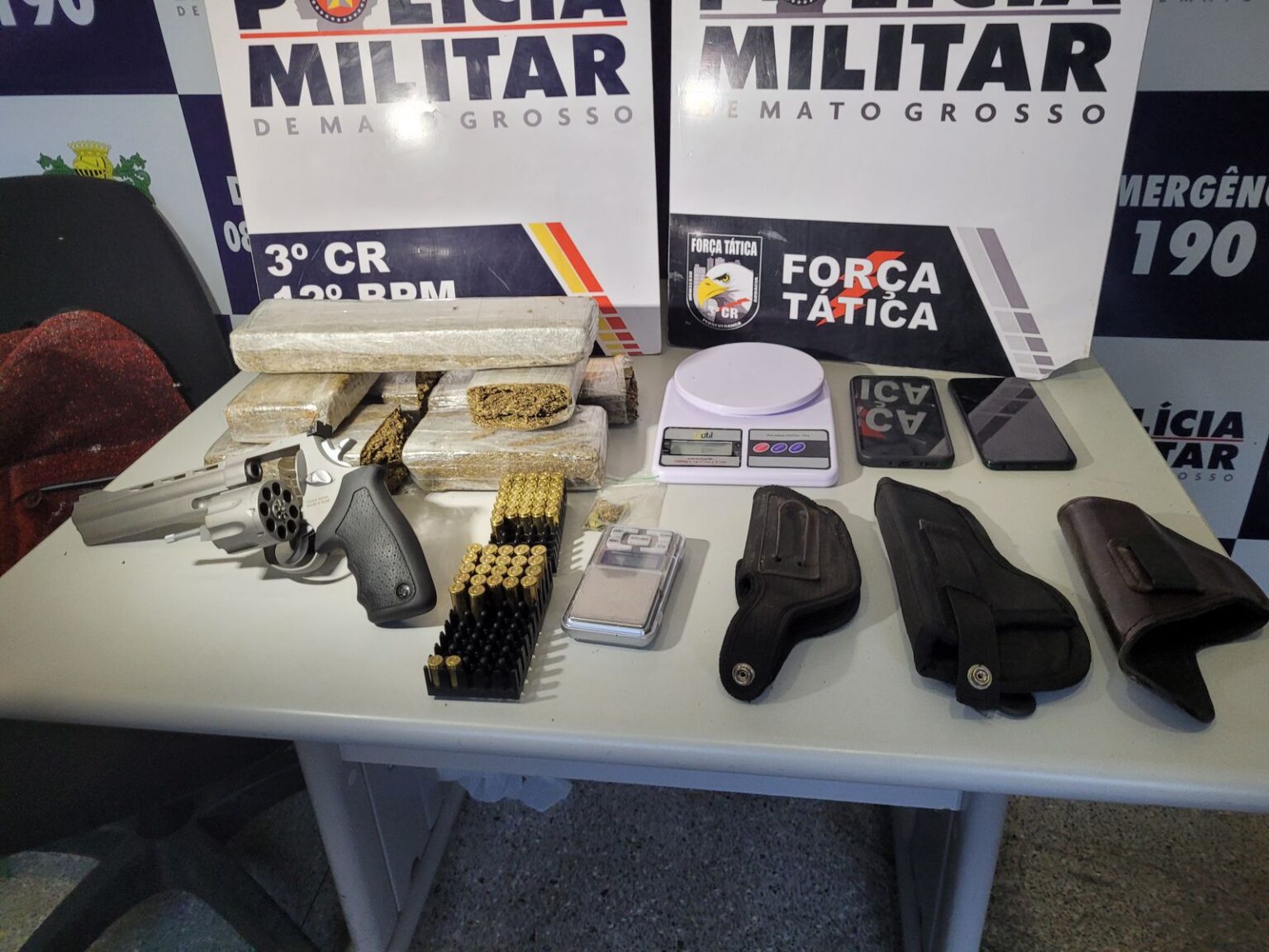 Polícia apreende 3 quilos de maconha, arma e munições em casa no centro de Sorriso