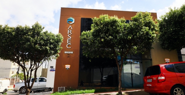 Prefeitura de Cuiabá Desrespeita Princípios Regulatórios ao Extinguir ARSEC e Criar Nova Agência Subordinada