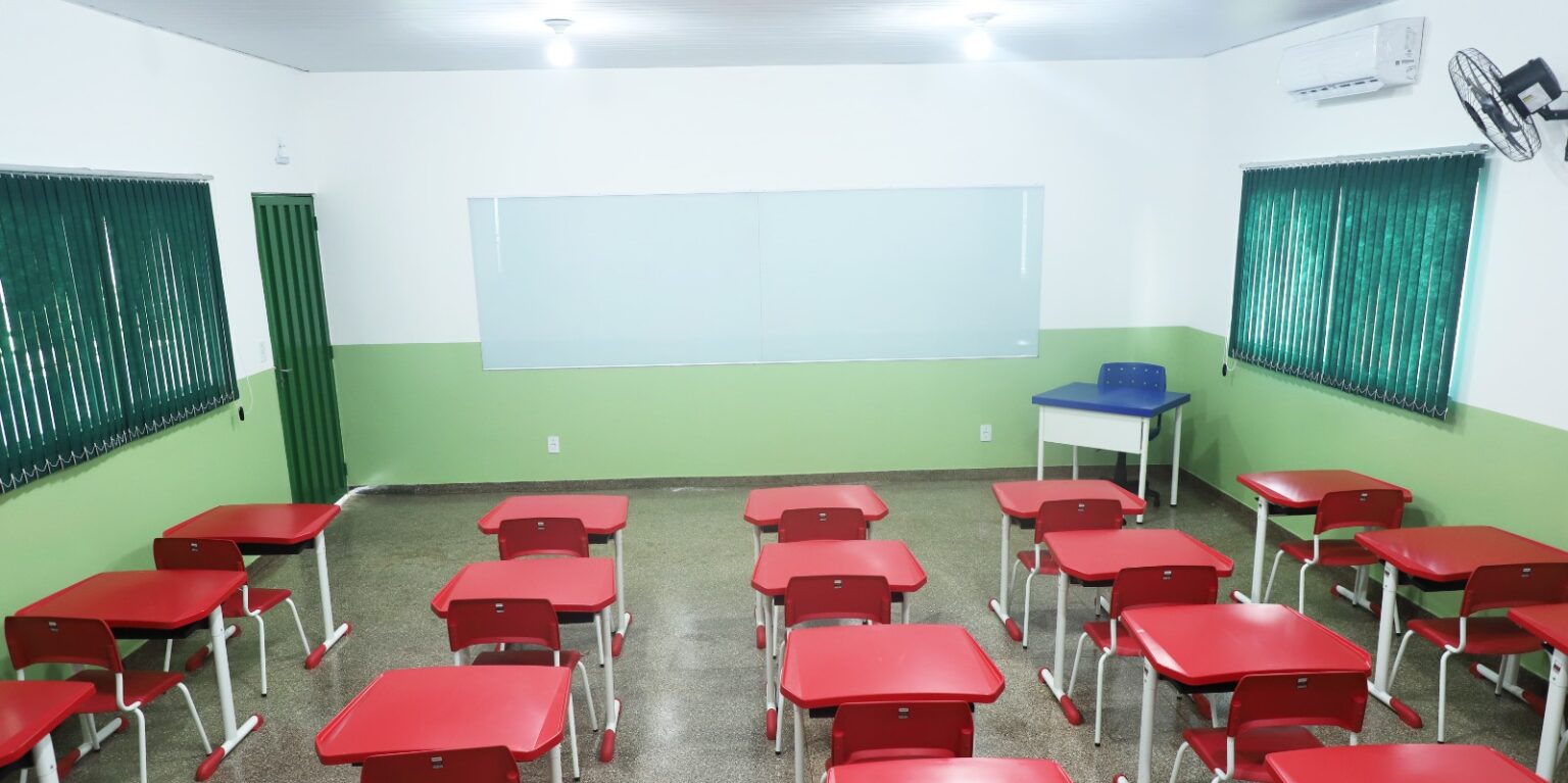 Prefeitura entrega reforma de escola no bairro Construmat com investimento de R$ 1,5 milhão