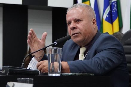 Presidente da Câmara de Cuiabá debocha de vereadores ausentes em votação polêmica