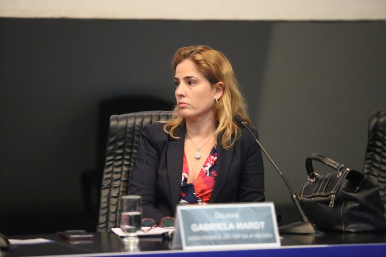 Quem é Gabriela Hardt e por que a juíza foi afastada pelo CNJ