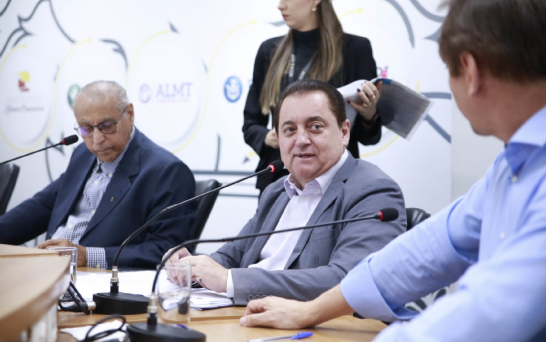 Sebastião diz que lei que atrela atuação de enfermeiros ao sexo do paciente atende conservadores, mas sem cunho religioso