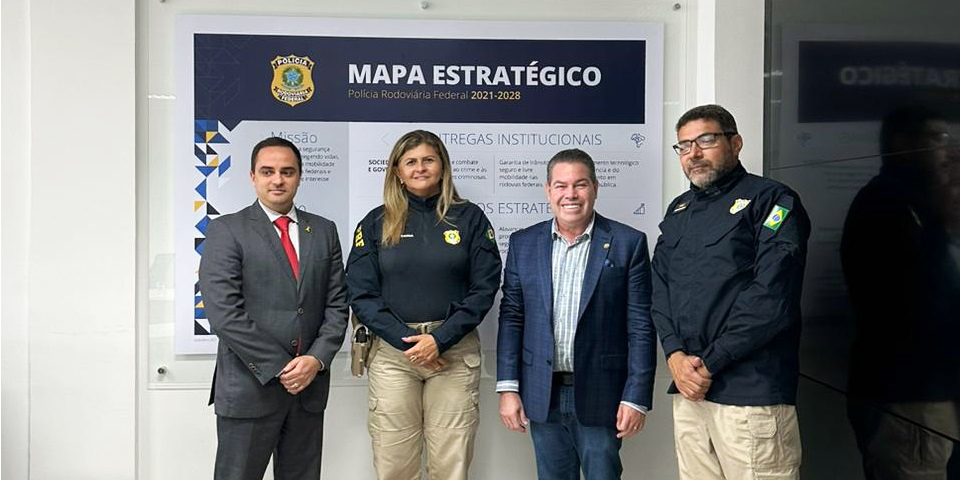 Secretário de Educação e PRF debatem aprimoramento da segurança no transporte escolar em Brasília