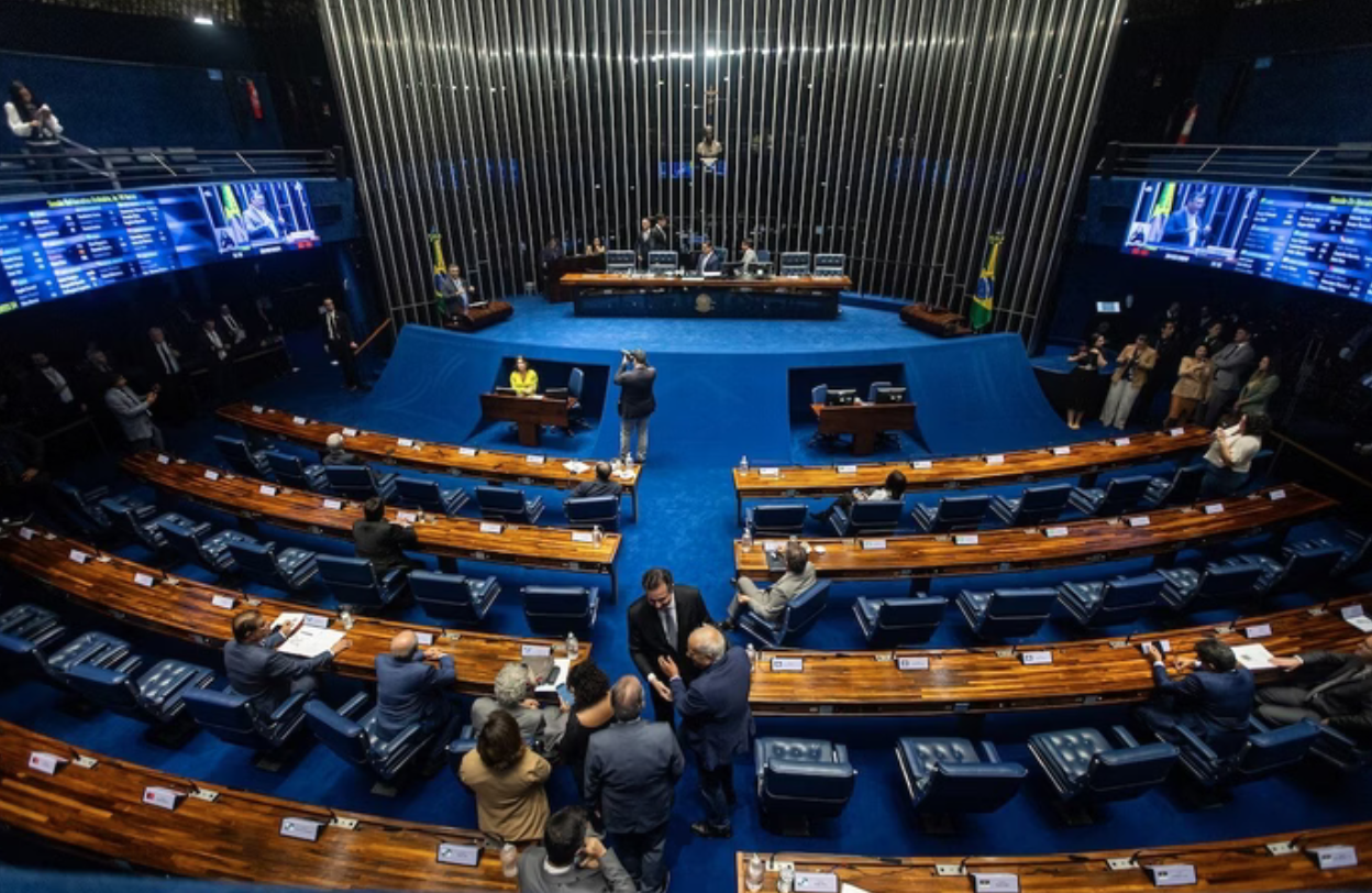 Senado aprova PEC da Anistia e perdão a partidos vai à promulgação